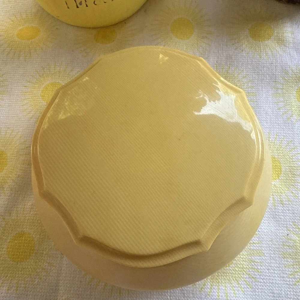 Vintage Ivory Pyralin Dubarry Celluloid Powder Container.4.75X2.25
